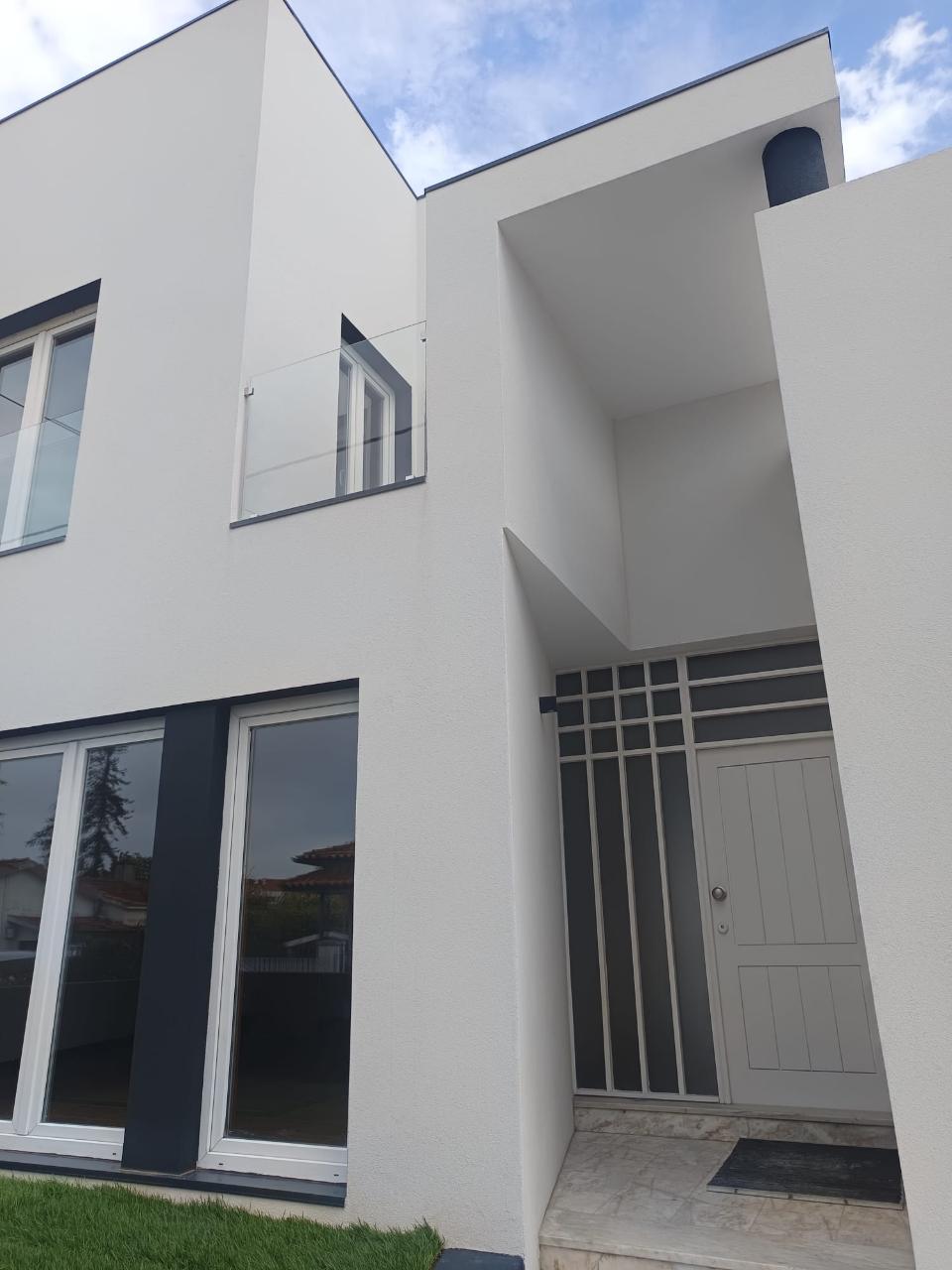 Moradia T3 Renovada perto da praia - Arcozelo para arrendamento