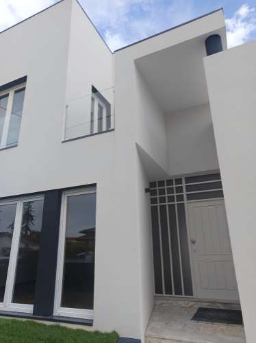 Moradia T3 Renovada perto da praia - Arcozelo para arrendamento