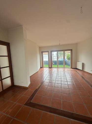 Moradia T3 Renovada perto da praia - Arcozelo para arrendamento