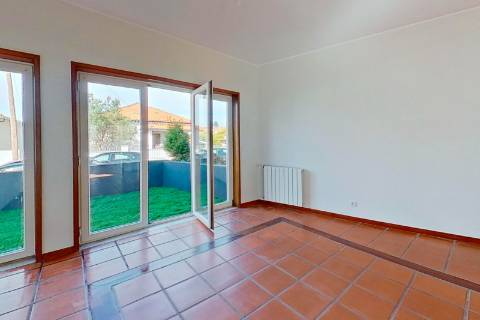 Moradia T3 Renovada perto da praia - Arcozelo para arrendamento