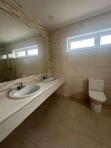 Moradia T3 Renovada perto da praia - Arcozelo para arrendamento