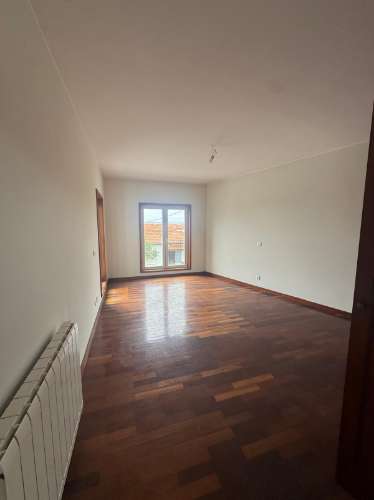 Moradia T3 Renovada perto da praia - Arcozelo para arrendamento