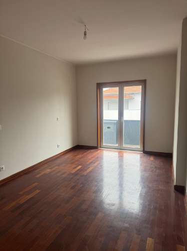 Moradia T3 Renovada perto da praia - Arcozelo para arrendamento