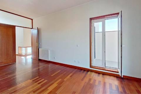 Moradia T3 Renovada perto da praia - Arcozelo para arrendamento