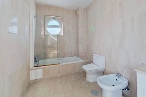 Moradia T3 Renovada perto da praia - Arcozelo para arrendamento