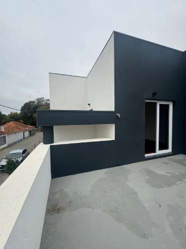 Moradia T3 Renovada perto da praia - Arcozelo para arrendamento