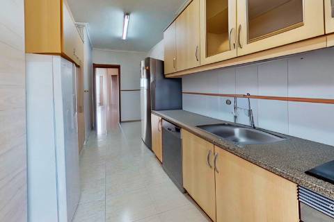 Apartamento T3 com Terraço - Perto da Praia