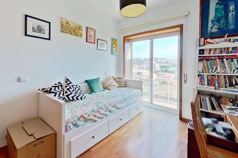 Apartamento T3 com Terraço - Perto da Praia