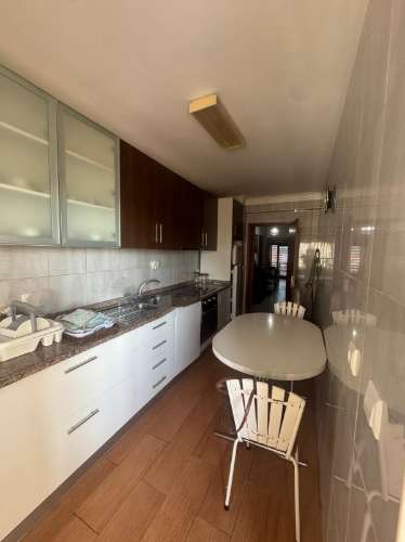 T2 com Marquise, Varanda e Lugar de Garagem - Excelente Localização