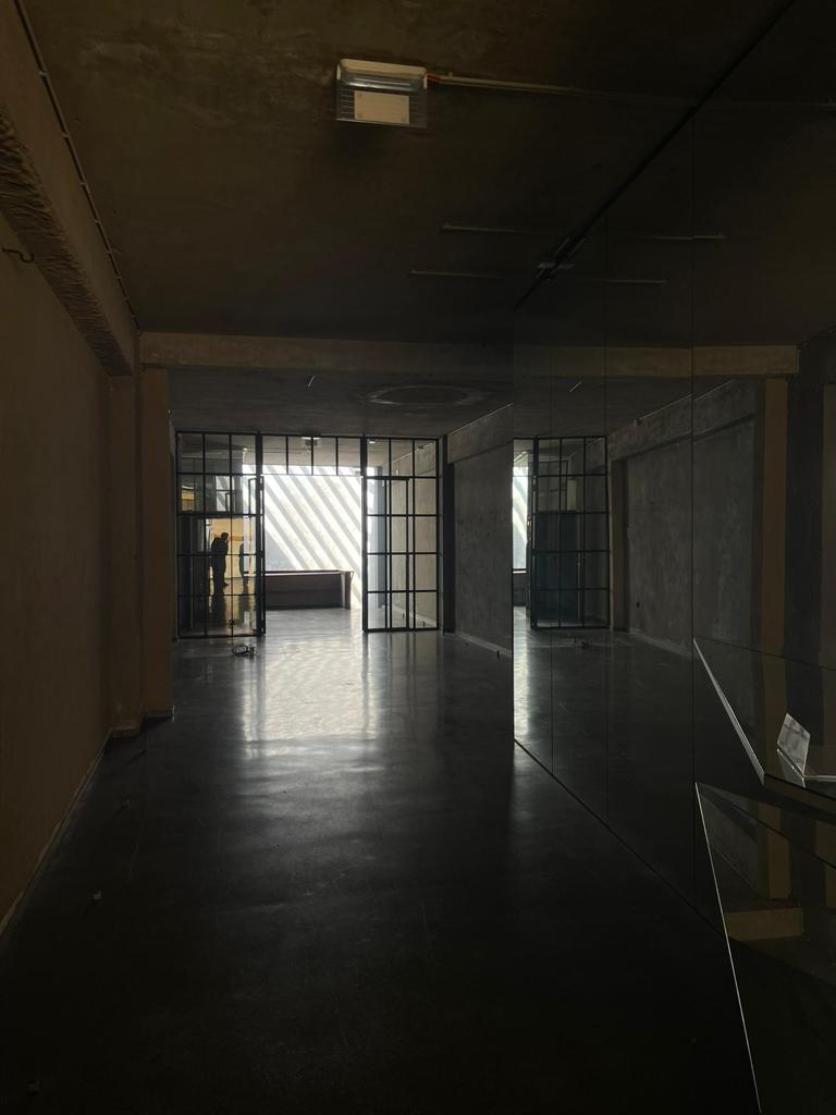 Loja com Armazém | 2 Pisos | 262 m² | Localização Prime