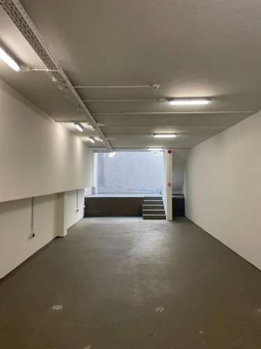 Loja com Armazém | 2 Pisos | 262 m² | Localização Prime