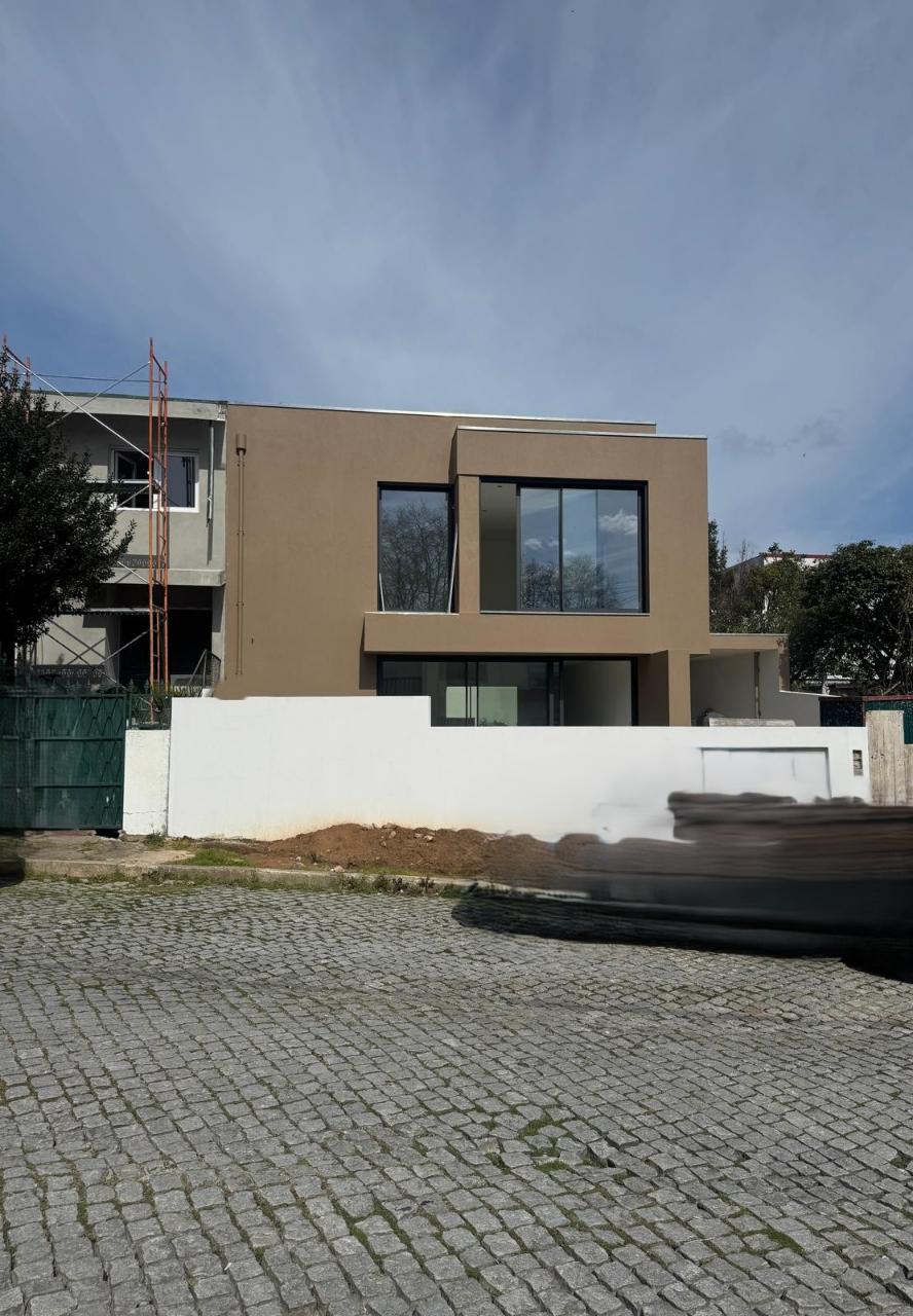 Moradia T3 de 3 frentes | Classe Energética A | Em fase final de construção