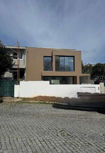 Moradia T3 de 3 frentes | Classe Energética A | Em fase final de construção