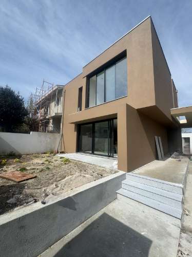 Moradia T3 de 3 frentes | Classe Energética A | Em fase final de construção