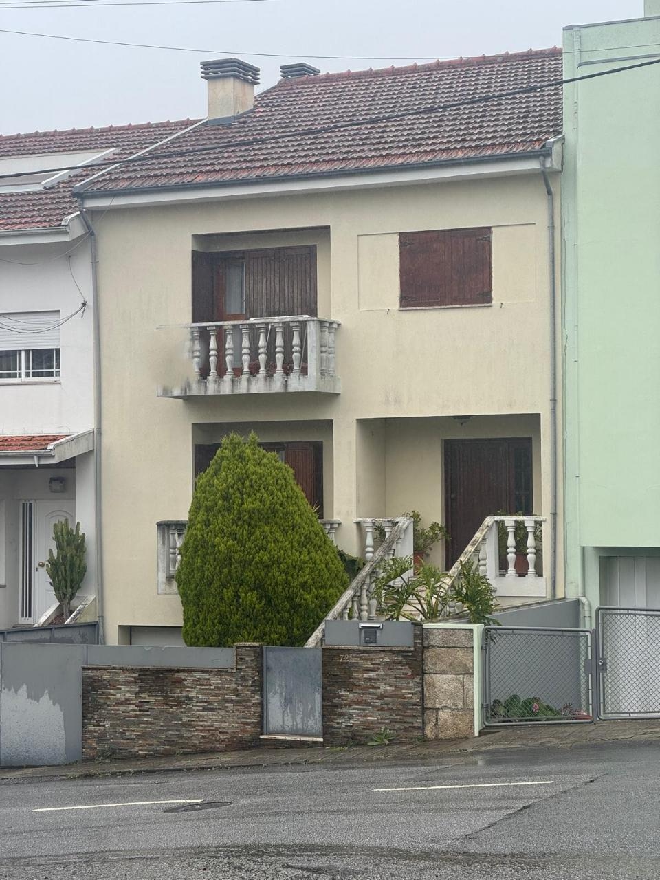 Moradia T4 com garagem para 2 carros, salão e jardim | Valbom - Gondomar