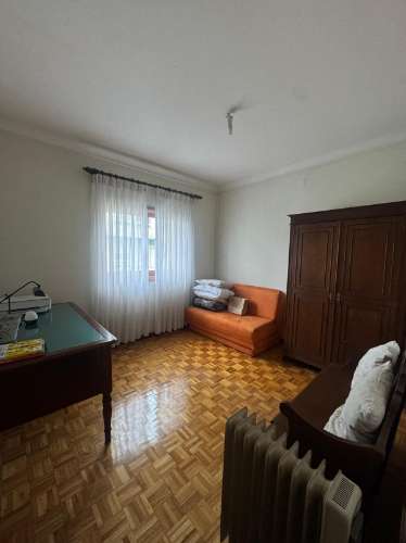 Moradia T4 com garagem para 2 carros, salão e jardim | Valbom - Gondomar