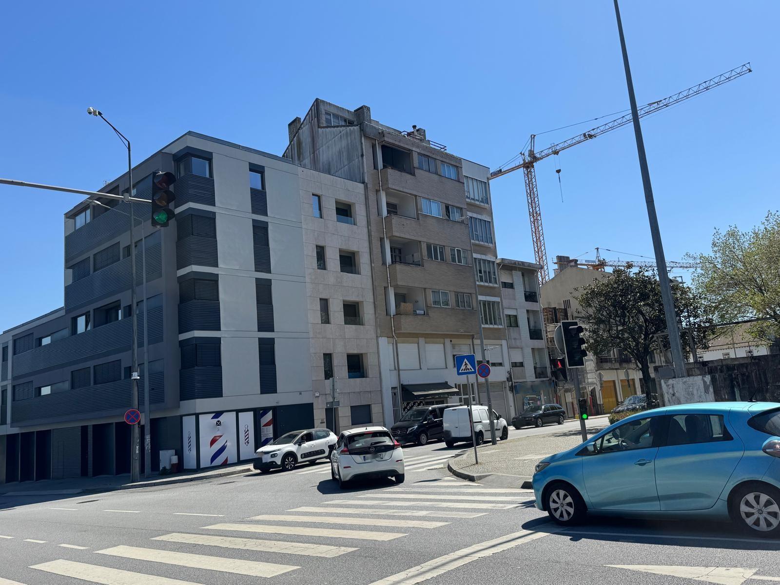 Duplex T3 com terraço e vistas de rio - Praça das Flores, Porto