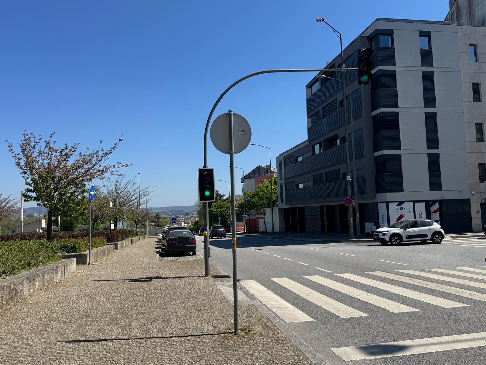 Duplex T3 com terraço e vistas de rio - Praça das Flores, Porto