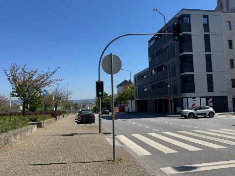 Duplex T3 com terraço e vistas de rio - Praça das Flores, Porto