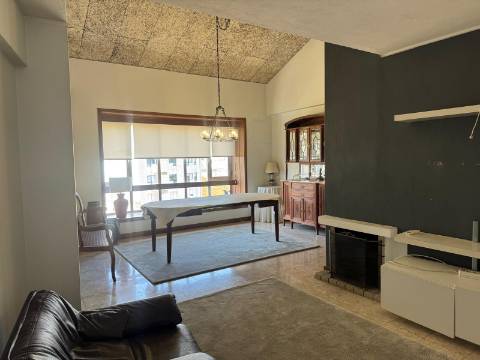 Duplex T3 com terraço e vistas de rio - Praça das Flores, Porto