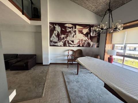 Duplex T3 com terraço e vistas de rio - Praça das Flores, Porto