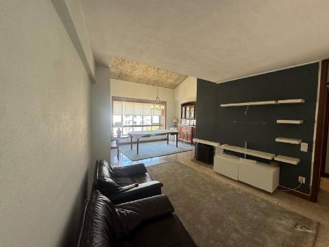 Duplex T3 com terraço e vistas de rio - Praça das Flores, Porto