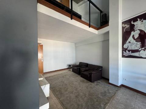 Duplex T3 com terraço e vistas de rio - Praça das Flores, Porto