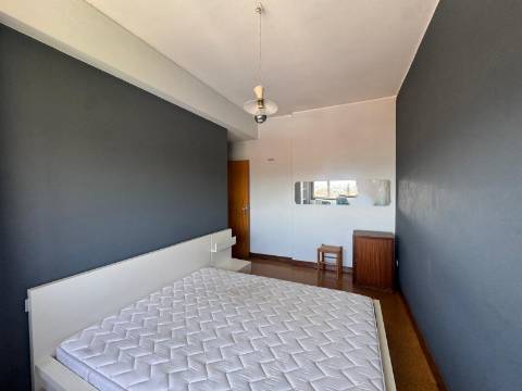Duplex T3 com terraço e vistas de rio - Praça das Flores, Porto