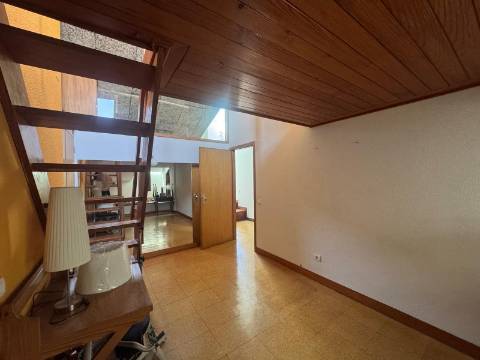 Duplex T3 com terraço e vistas de rio - Praça das Flores, Porto