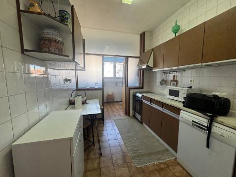 Duplex T3 com terraço e vistas de rio - Praça das Flores, Porto