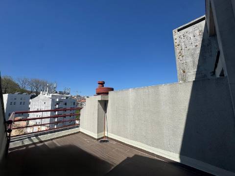 Duplex T3 com terraço e vistas de rio - Praça das Flores, Porto