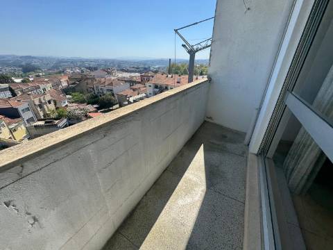 Duplex T3 com terraço e vistas de rio - Praça das Flores, Porto