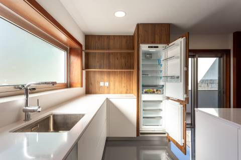 Moradia T4+1 renovada com jardim no Condomínio Quinta do Sardão