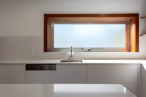 Moradia T4+1 renovada com jardim no Condomínio Quinta do Sardão