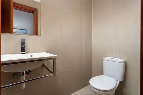 Moradia T4+1 renovada com jardim no Condomínio Quinta do Sardão