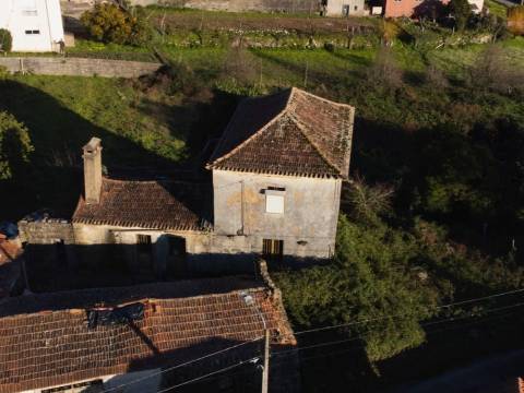Moradia para Restaurar em Cucujães.