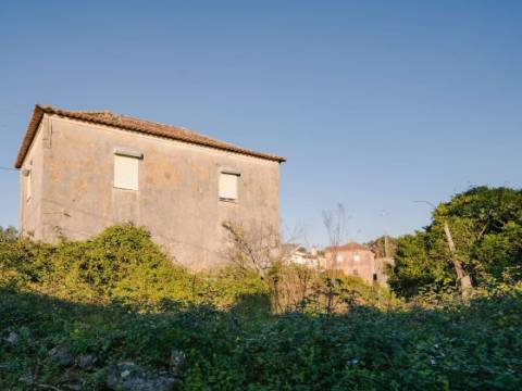Moradia para Restaurar em Cucujães.