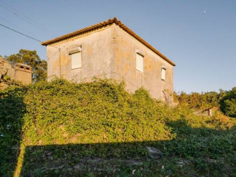 Moradia para Restaurar em Cucujães.