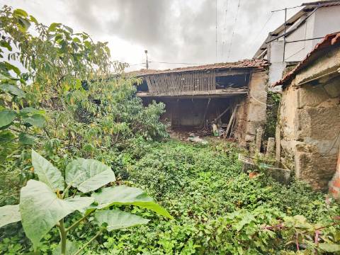 Moradia para Restaurar em Cucujães.
