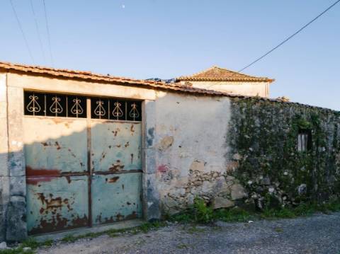 Moradia para Restaurar em Cucujães.