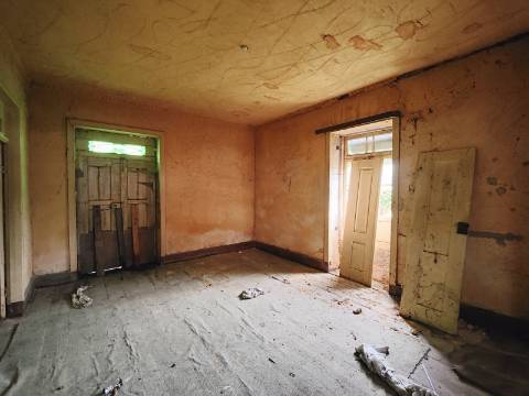 Moradia para Restaurar em Cucujães.