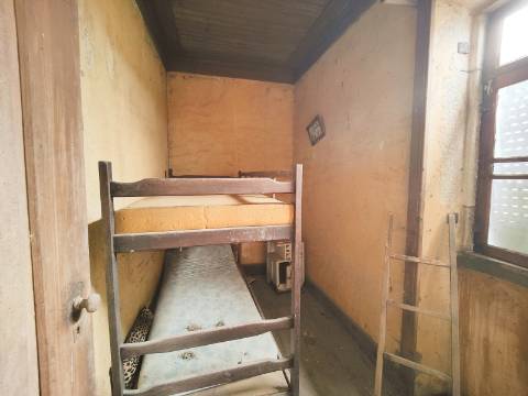 Moradia para Restaurar em Cucujães.
