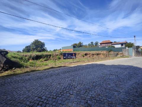 Terreno com viabilidade de construção, Paços de Brandão