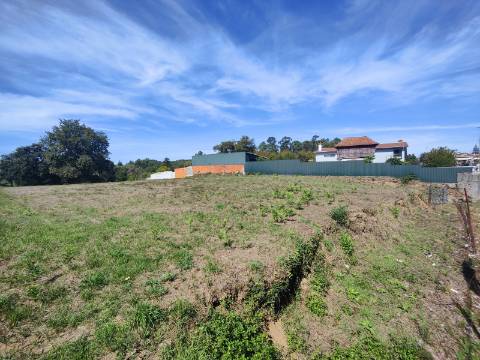 Terreno com viabilidade de construção, Paços de Brandão