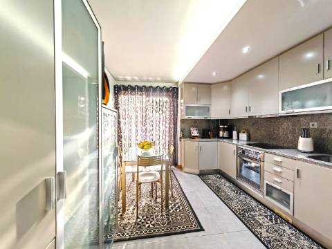 Apartamento T2 com 133,8m² em São João da Madeira