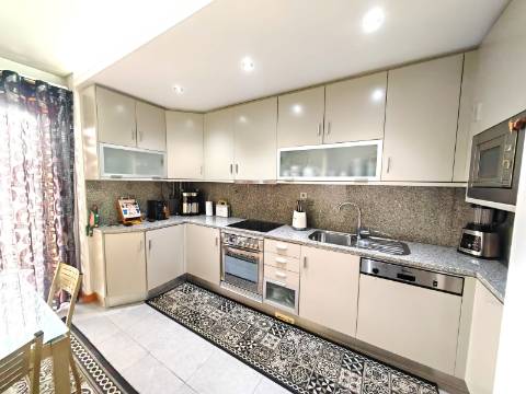 Apartamento T2 com 133,8m² em São João da Madeira