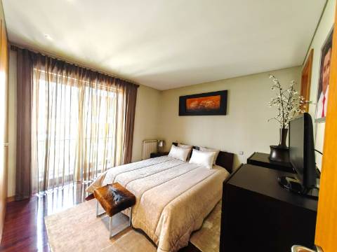 Apartamento T2 com 133,8m² em São João da Madeira