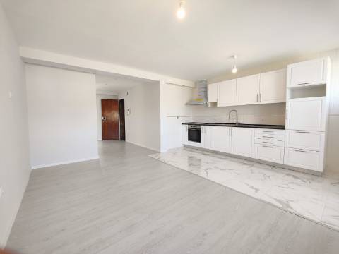 Apartamento T3 Remodelado, São João da Madeira