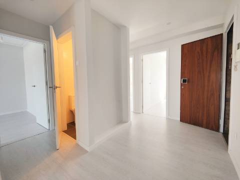 Apartamento T3 Remodelado, São João da Madeira