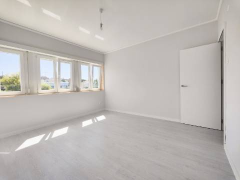 Apartamento T3 Remodelado, São João da Madeira